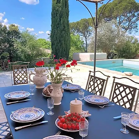 Hotel Maison Avec Grande Piscine Surplombant La Garrigue 4*