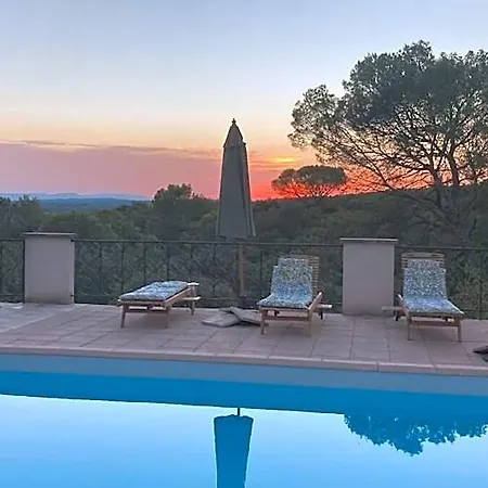 Hotel Maison Avec Grande Piscine Surplombant La Garrigue 4*