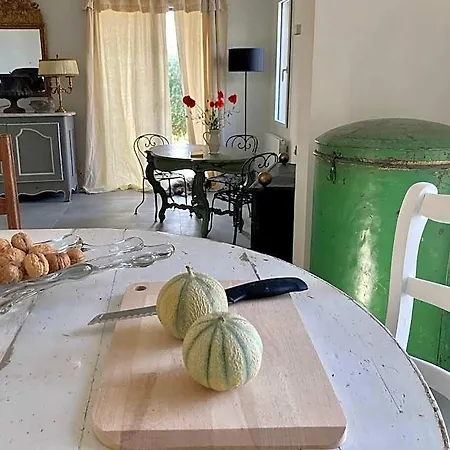 Maison Avec Grande Piscine Surplombant La Garrigue
