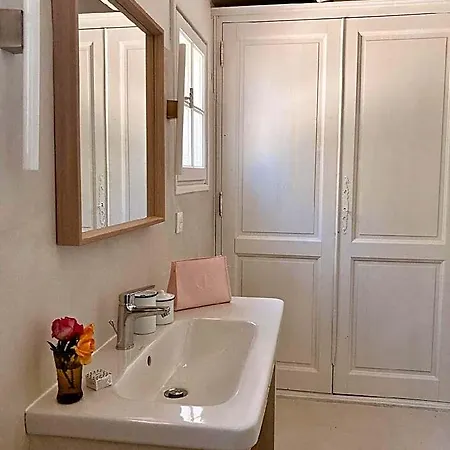 Maison Avec Grande Piscine Surplombant La Garrigue