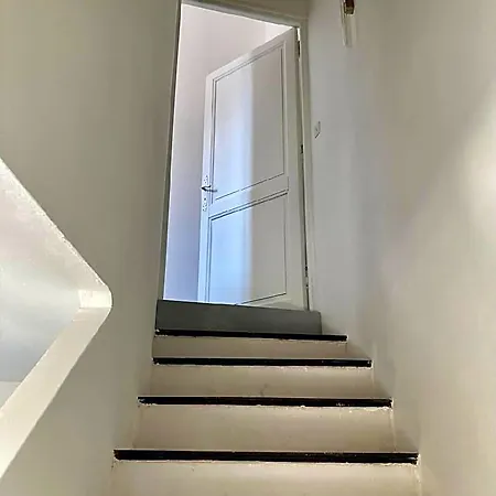 Maison Avec Grande Piscine Surplombant La Garrigue