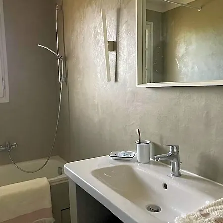 Maison Avec Grande Piscine Surplombant La Garrigue Hotel 4*