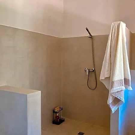 Hotel Maison Avec Grande Piscine Surplombant La Garrigue